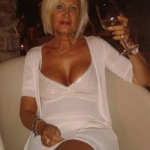 Naturiste et curieuse! Diane - rencontre-Naturiste-La Rochelle